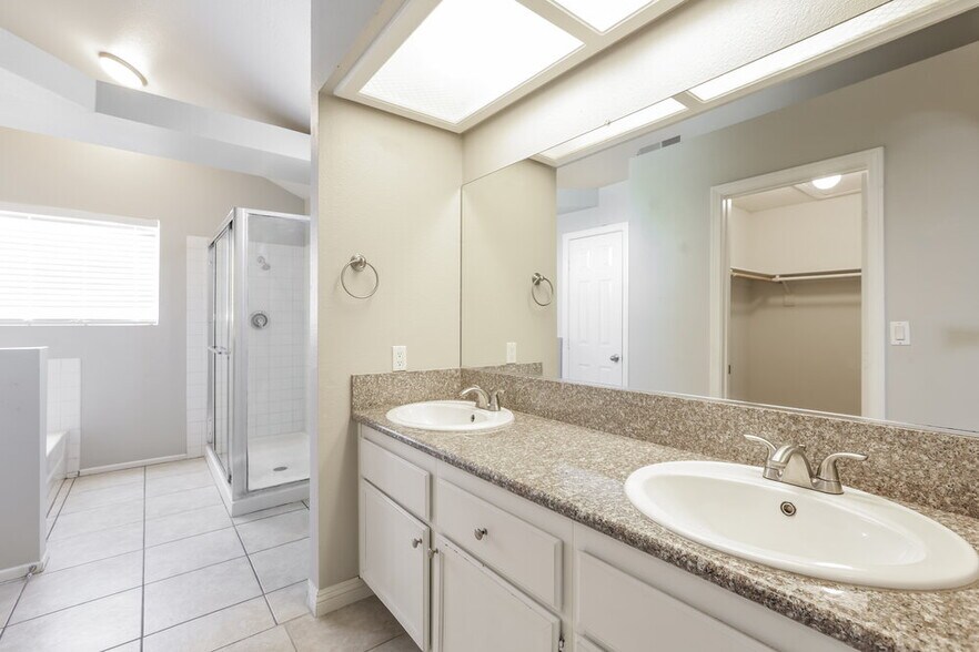 Building Photo - 7217 Chesterton Dr