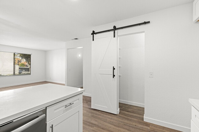 Building Photo - 433 Autumn Dr