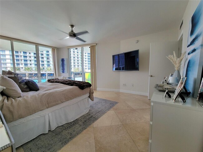 Building Photo - 1800 S Ocean Dr