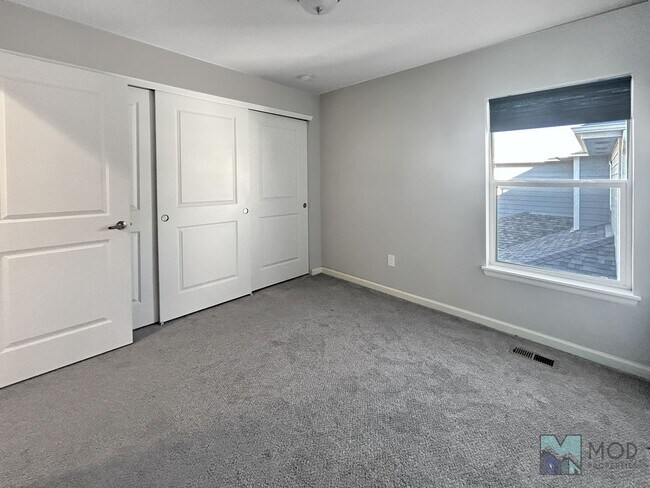 Building Photo - $0 DEPOSIT OPTION. SPACIOUS 4-BEDROOM, 3.5...
