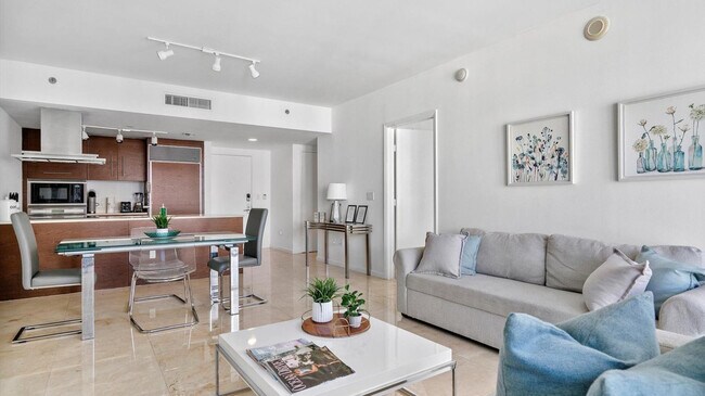 Building Photo - 475 Brickell Ave