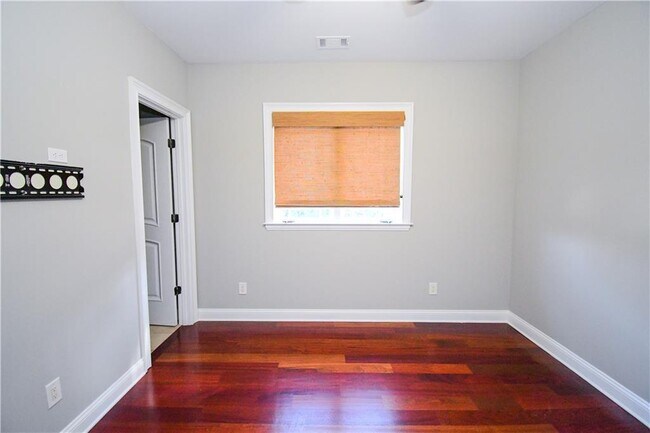 Building Photo - 4 Prichard Way NE