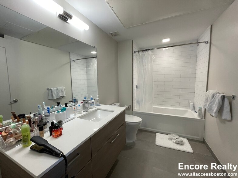 Building Photo - 455 Harvard St