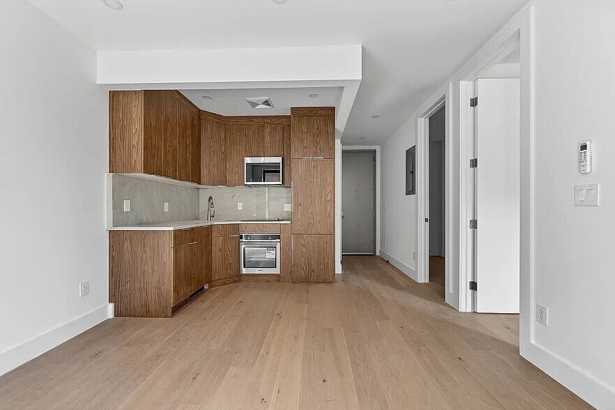 Building Photo - 207 Eighth Avenue