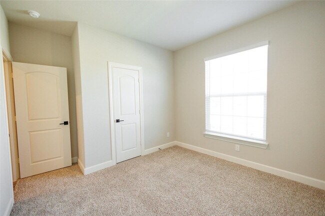 Building Photo - 613 Harbor Oaks Dr