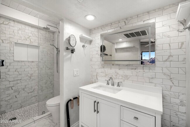 Building Photo - 6900 N Highlands Dr