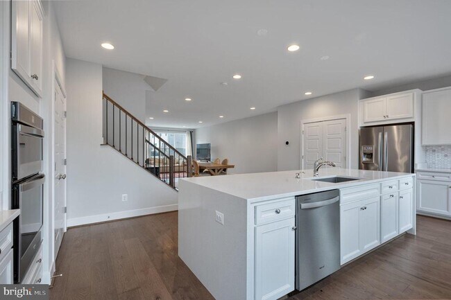 Building Photo - 6275 Edsall Rd