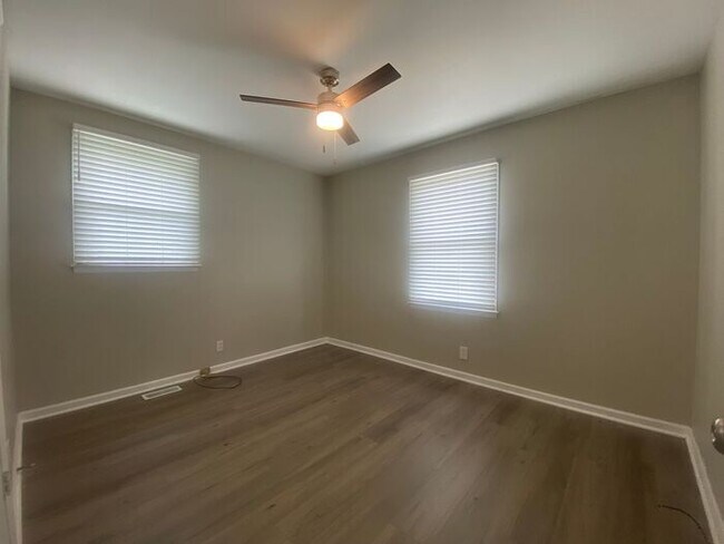 Building Photo - Renovated Brick Ranch in North Nashville