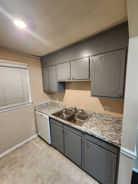 Kitchen - Emerald Commons