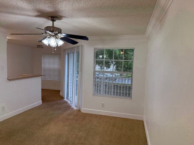 Building Photo - Lexington Place One Bedroom Condo