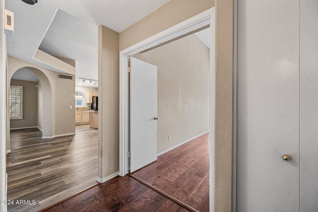 Building Photo - 473 W Smoke Tree Rd