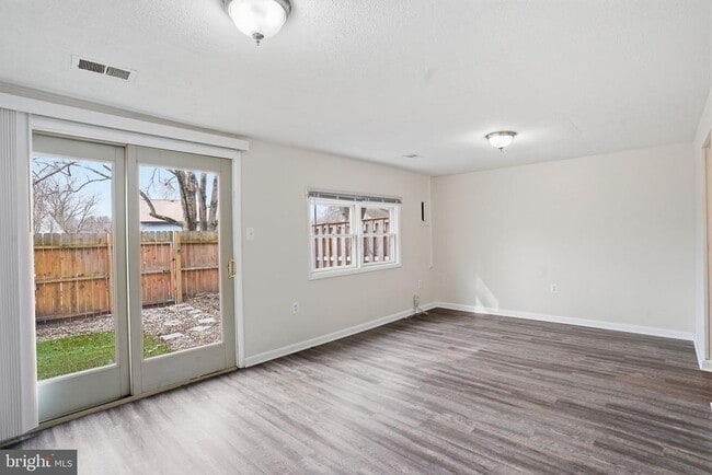 Building Photo - 1623 New Windsor Ct