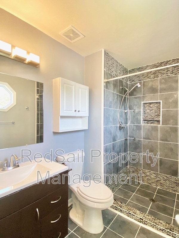 Building Photo - 5525 Fair Oaks Dr