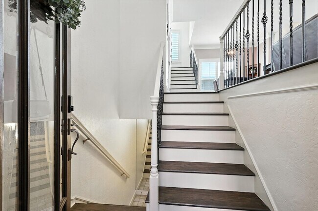 Building Photo - 1500 Pecos St