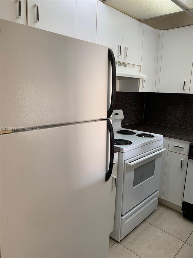 Building Photo - 9688 Fontainebleau Blvd