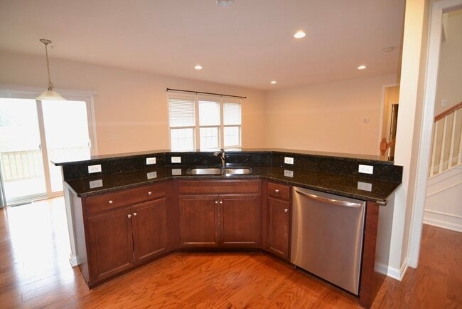 Building Photo - 8 Spicebush Ct