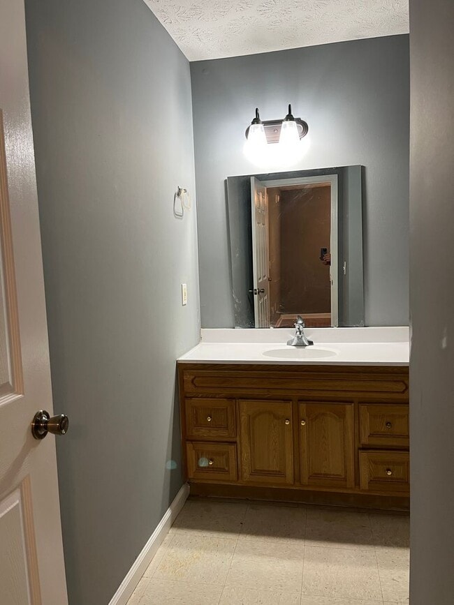 Building Photo - CLOSE TO UNIVERSITY