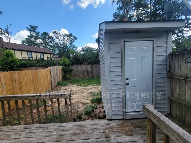 Building Photo - 2309 Creekview Dr