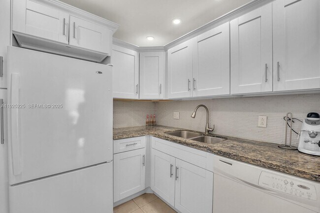 Building Photo - 177 Ocean Ln Dr