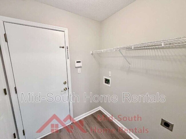 Building Photo - 11236 Wolf Woods Dr