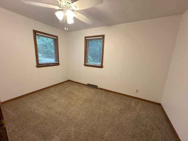 Building Photo - 2104 Iowa St