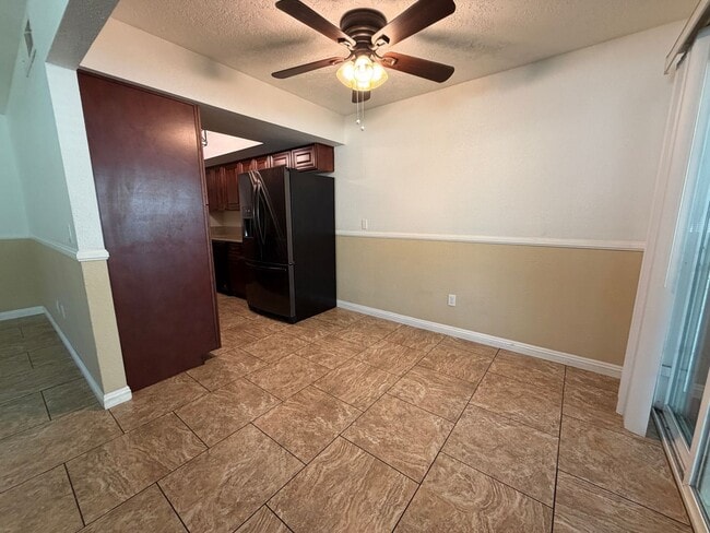 Building Photo - 1133 Willow Tree Dr