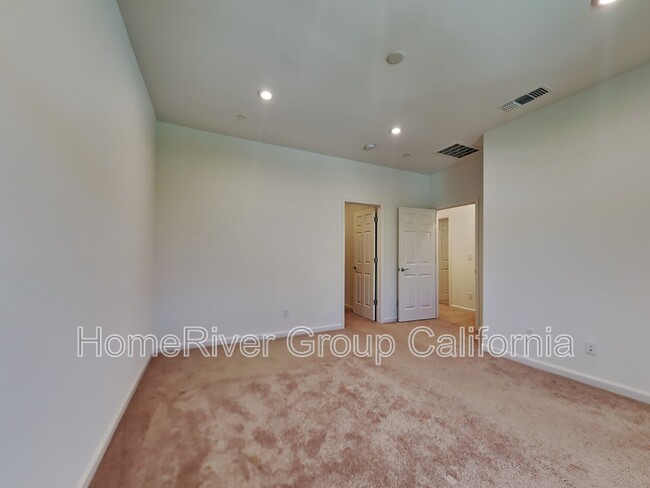 Building Photo - 1169 Knox Way