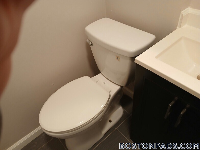 Building Photo - 124 Central Ave