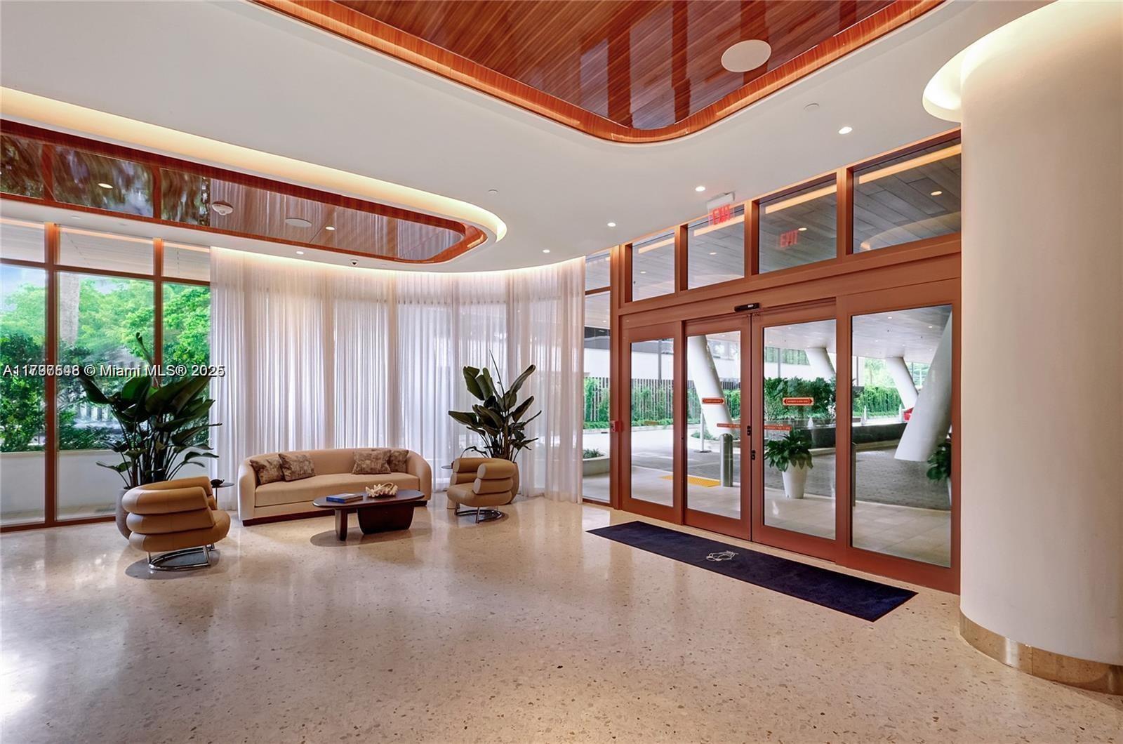 Building Photo - 2655 S Bayshore Dr