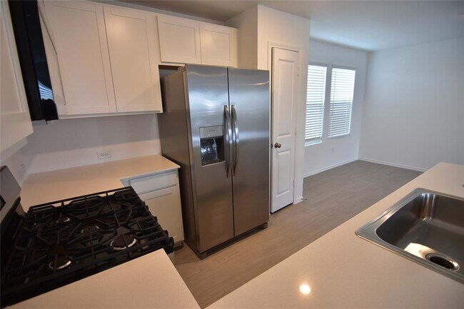 Building Photo - 275 Bugbee