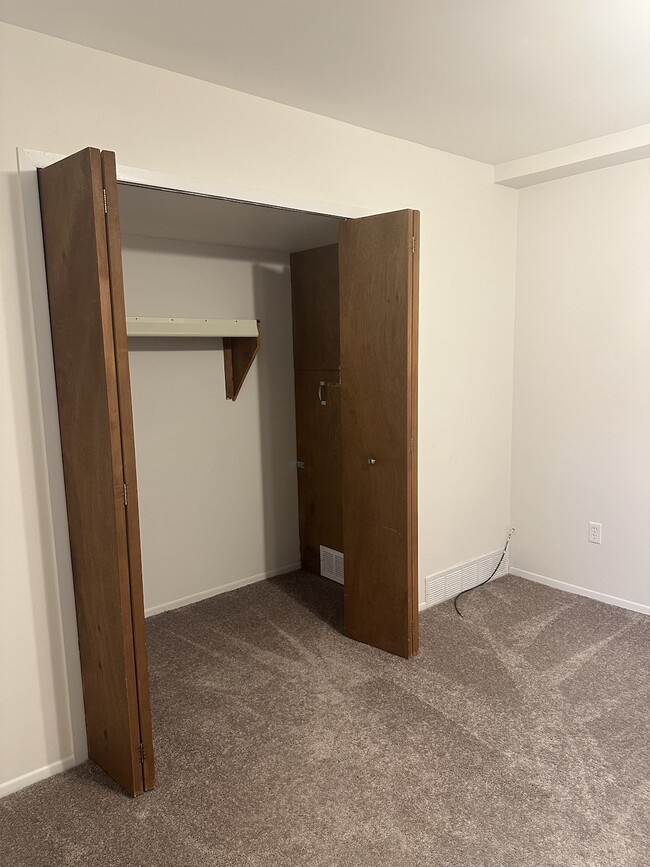 Building Photo - Worthington Court Apartments