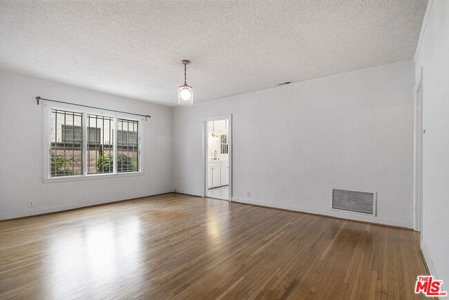 Building Photo - 832 S Citrus Ave