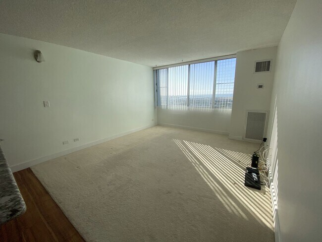 Building Photo - 340SHO