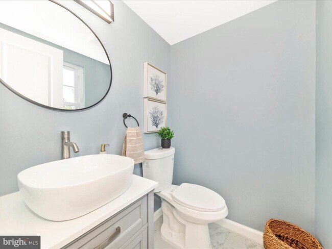 Building Photo - 1305 Peachtree Ct