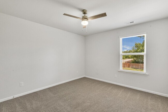Building Photo - Updated Holly Ridge Home!