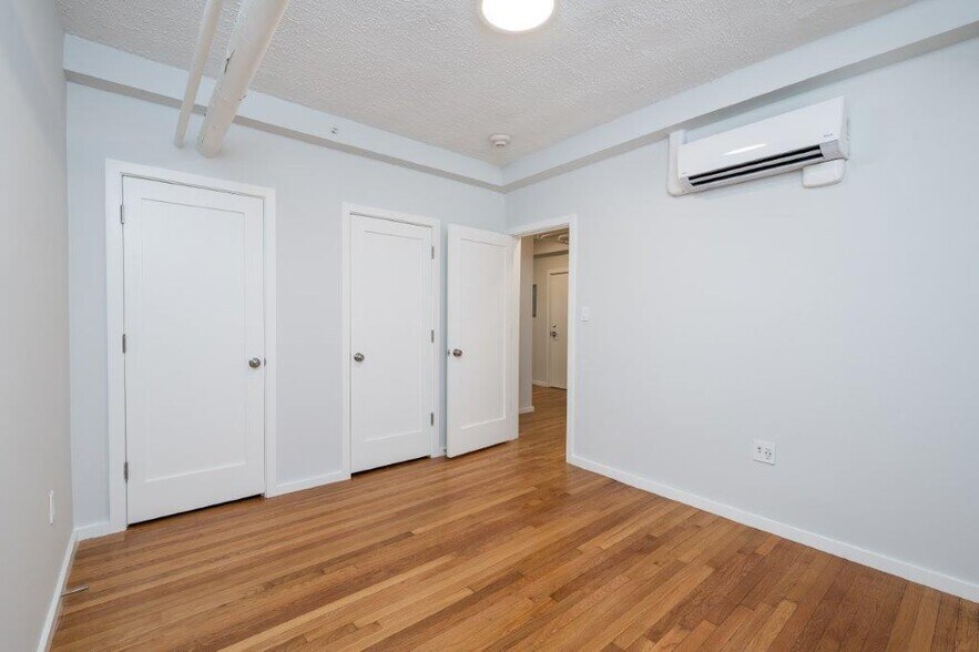 Building Photo - 19 Forest St