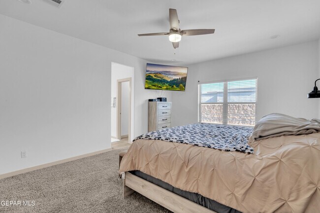 Building Photo - 12614 Amesbury