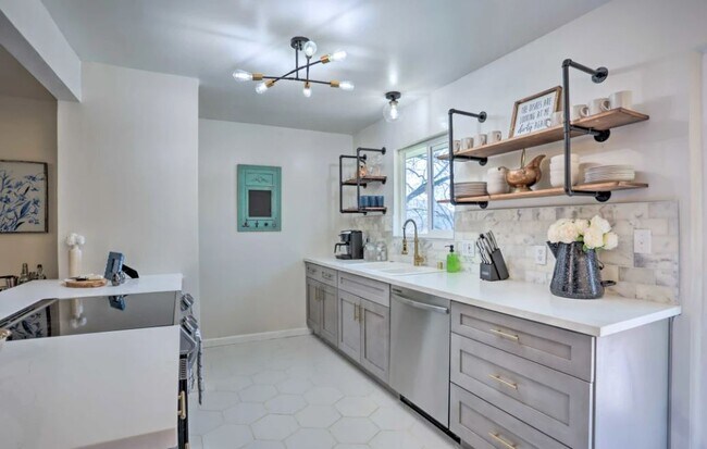 Building Photo - 40902 Ely Way