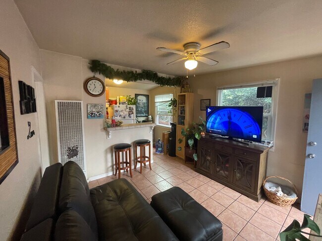 Primary Photo - Awesome beach cottage across the Street fr...
