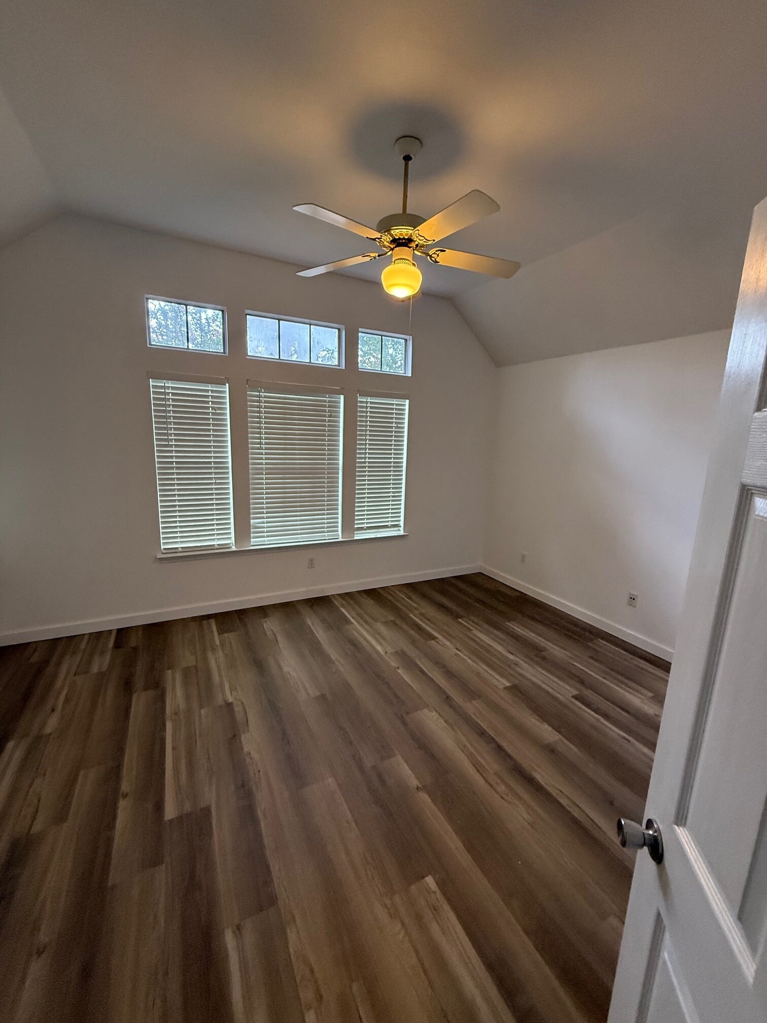 Building Photo - 1608 Parkwood Dr