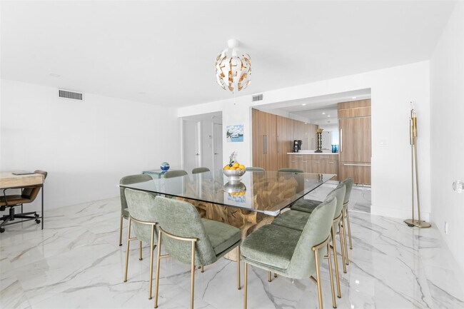 Building Photo - 777 Bayshore Dr