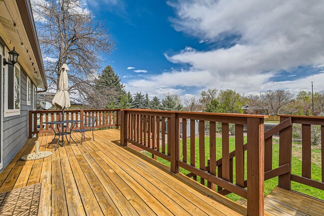 Building Photo - 4 Bedroom 2 Bath House In Louisville! Avai...