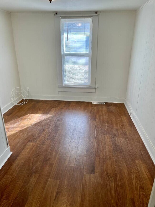 Building Photo - 1623 Cedar St