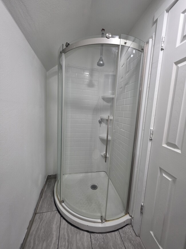 Building Photo - 1060-KE1060 15th St NE