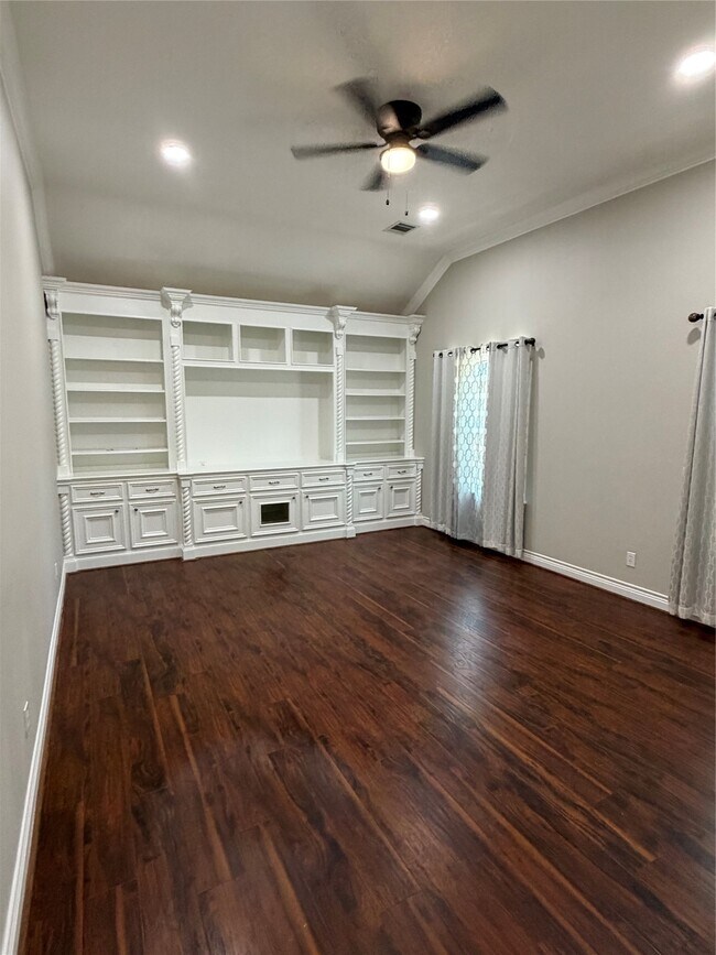 Building Photo - 1523 Glen Oaks Dr