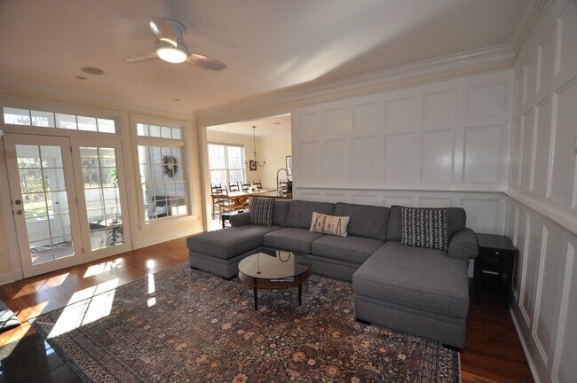 Building Photo - 163 Taconic Rd