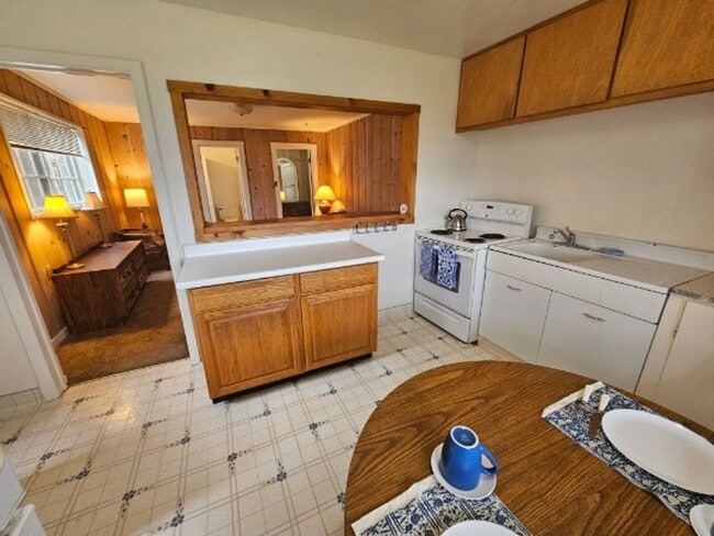 Building Photo - Furnished  Rental available now with lake view