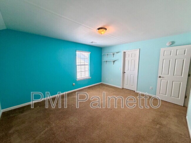 Building Photo - 1064 Kingston Village Loop