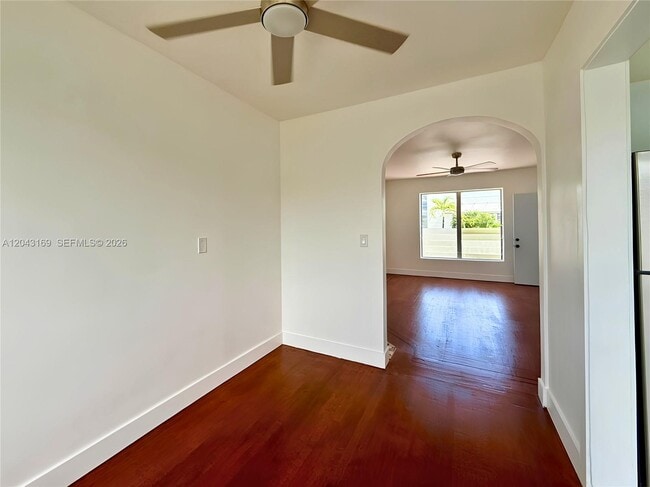 Building Photo - 641 10th St