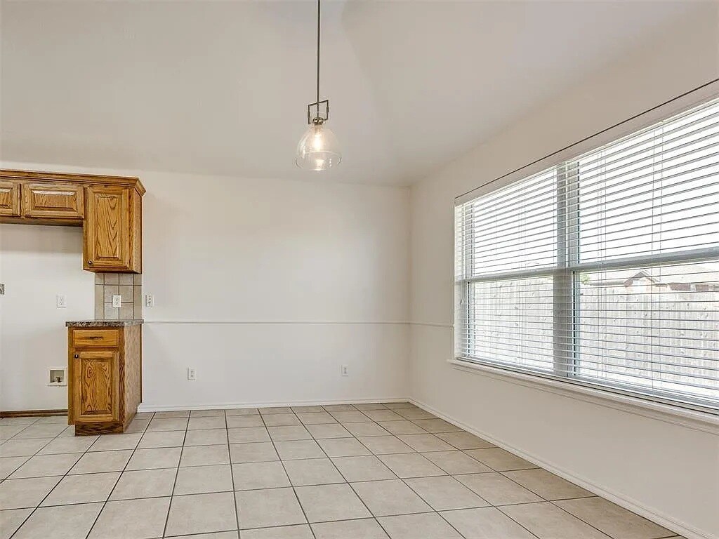 Building Photo - 2417 Arbor Dr